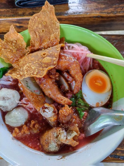 เย็นตาโฟต้มยำกุ้งกรอบ