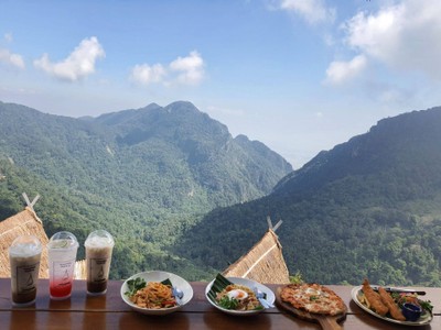 อาหาร หรือ เครื่องดื่ม