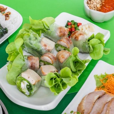 แหนมเนืองโรล