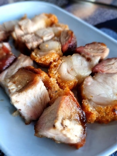 หมูกรอบอบโอ่ง