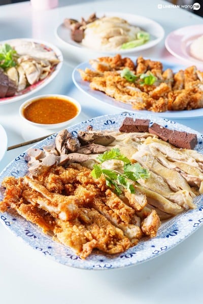 ร้านข้าวมันไก่ตีนดอยเจ็ดยอด 7 ยอดพลาซ่า