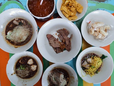 อาหาร หรือ เครื่องดื่ม