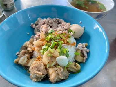 ข้าวต้มแห้งกระดูกหมู