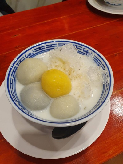 อาหาร หรือ เครื่องดื่ม