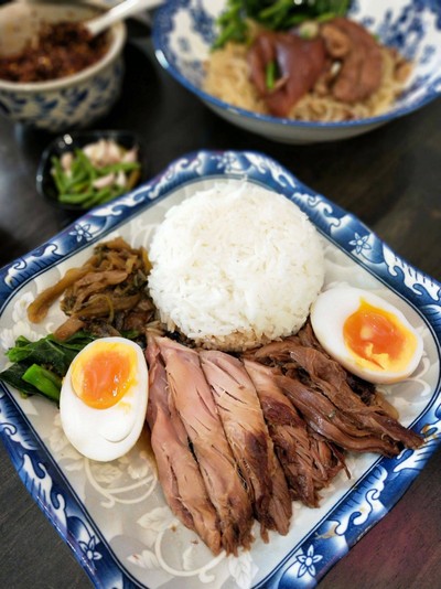 ข้าวขาหมู (เนื้อล้วน)