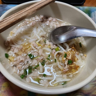 เส้นเล็กหมูสับ