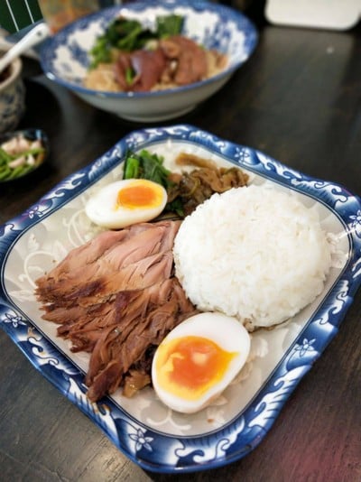 B3 ข้าวขาหมู(หนังล้วน)