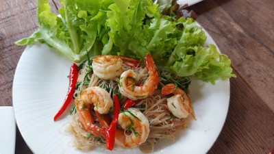 หมี่ชะอมกุ้งสด