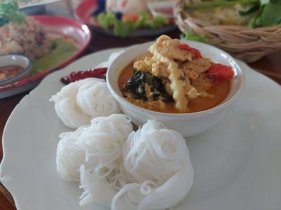 ขนมจีนแกงไก่