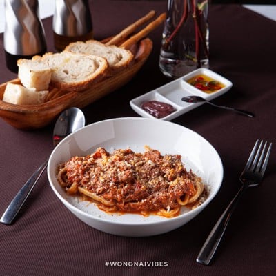L'Oliva Ristorante Italiano & Wine Bar พร้อมพงษ์