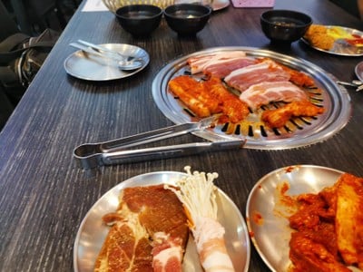 อาหาร หรือ เครื่องดื่ม