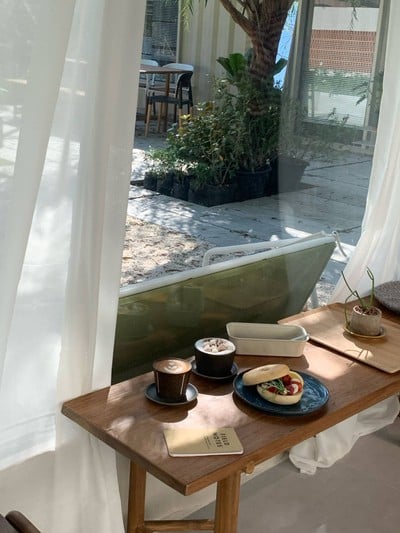 Acre Neighborhood Café .