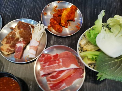 อาหาร หรือ เครื่องดื่ม