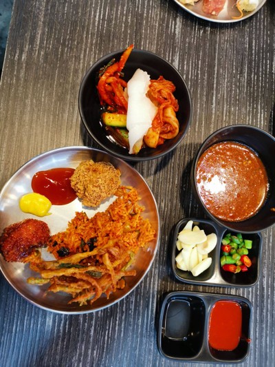 อาหาร หรือ เครื่องดื่ม