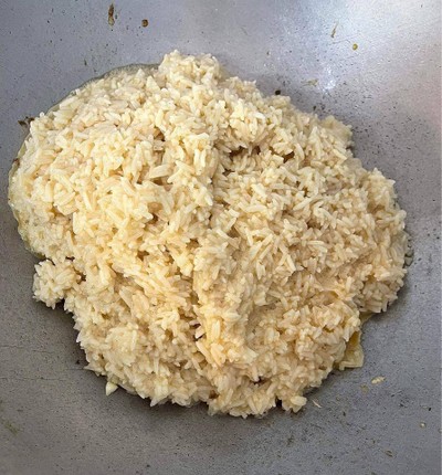 วิธีทำ ข้าวผัดกระเทียมปลาแซลมอน วิธีทำ ข้าวผัดกระเทียมปลาแซลมอน