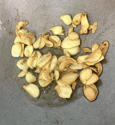 วิธีทำ ข้าวผัดกระเทียมปลาแซลมอน วิธีทำ ข้าวผัดกระเทียมปลาแซลมอน