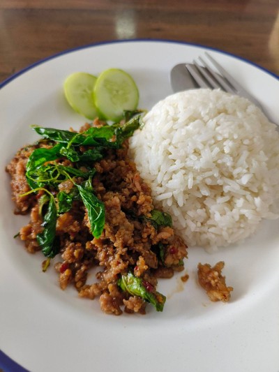 ข้าวกะเพราเนื้อสับ