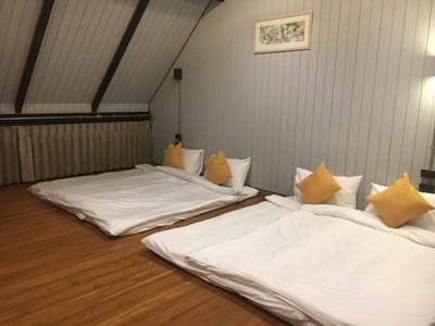 โรงแรมเยลโล่พิลโล