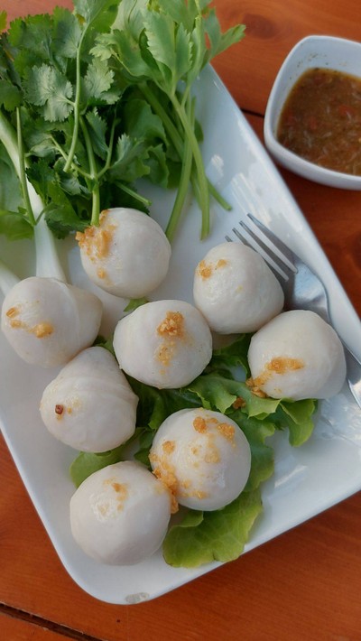 ลูกชิ้นปลาภูเก็ตลวกจิ้ม