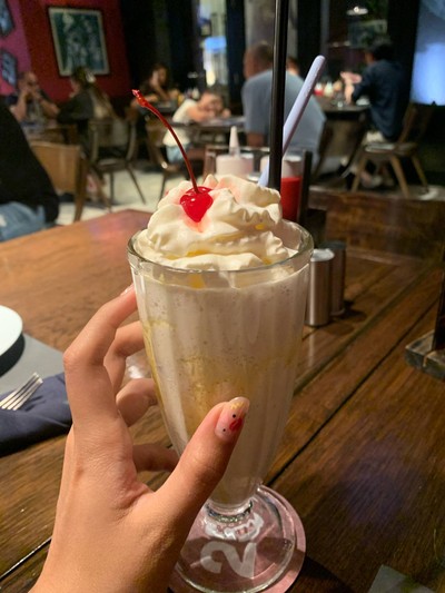 VANILLA BEAN MILKSHAKE