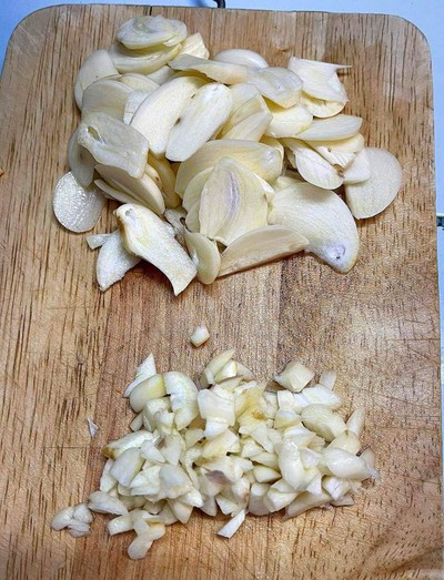 วิธีทำ ข้าวผัดกระเทียมปลาแซลมอน วิธีทำ ข้าวผัดกระเทียมปลาแซลมอน