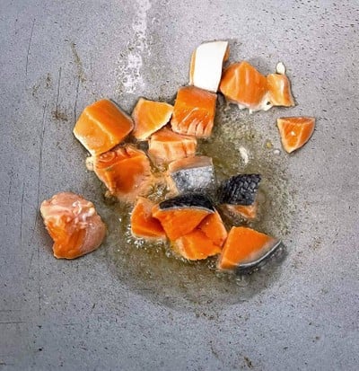 วิธีทำ ข้าวผัดกระเทียมปลาแซลมอน วิธีทำ ข้าวผัดกระเทียมปลาแซลมอน