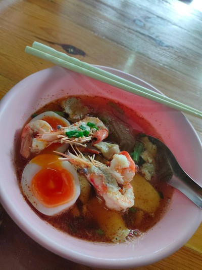 ก๋วยเตี๋ยวต้มยำ หมูแดง ไก่