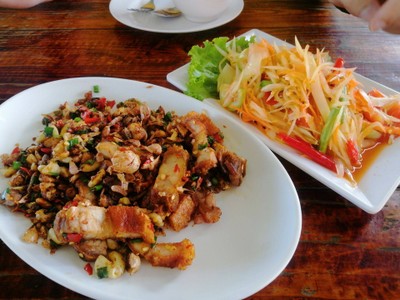 อาหาร หรือ เครื่องดื่ม