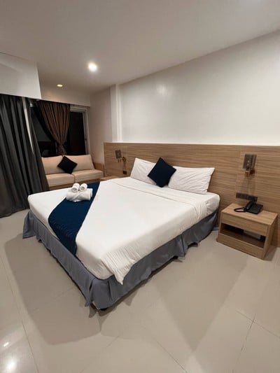 โรงแรมนานาบีช