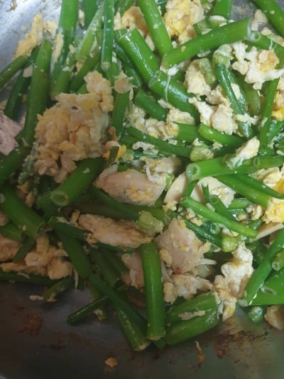 ดอกหอมผัดไข่