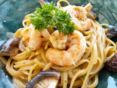 เส้นลิงกวินี่ใส่ครีมกุ้งเห็ดและทรัฟเฟิลออล์ย