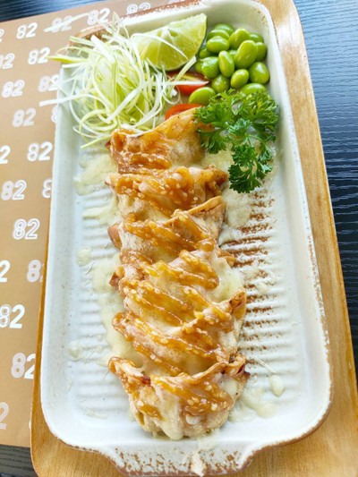 เกี๊ยวซ่าอบชีสกับซอสมิโซะ