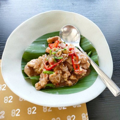 หมูสันคอผัดกะปิ