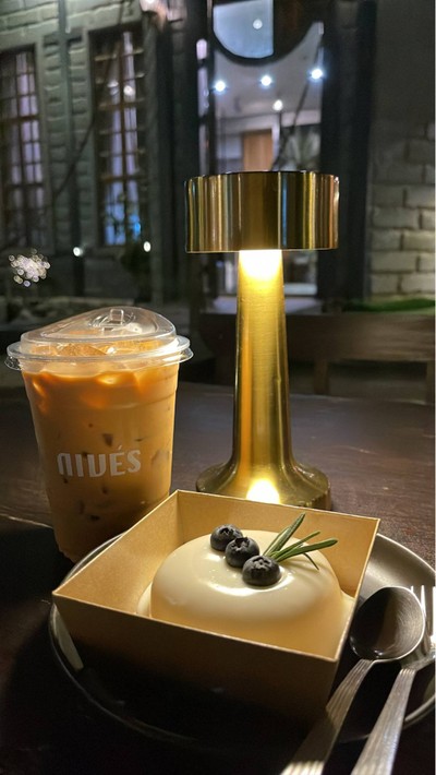 Nives Cafe And Bar