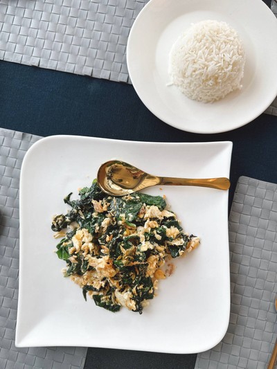 ใบเหลียงผัดไข่