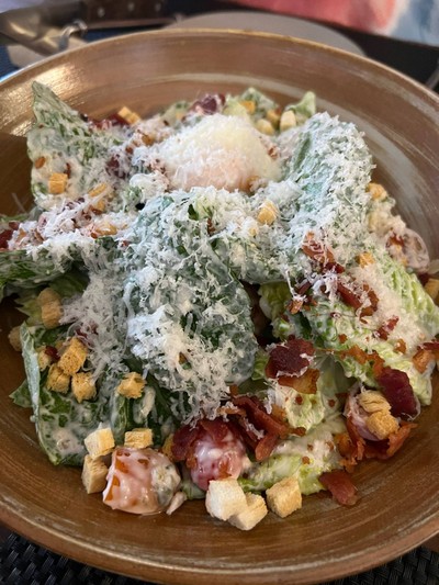 Caesar Salad (ซีซ่าสลัด)