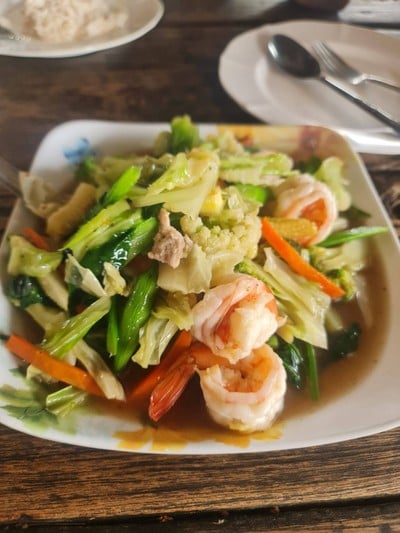 ผัดผักรวมกุ้งสด