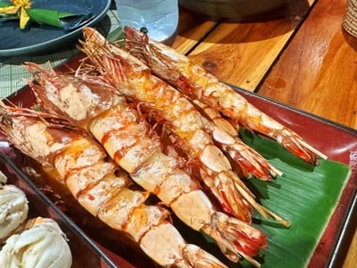กุ้งตัวเป้งมาก เนื้อแน่นๆ แต่แกะยากนิดนึง😆