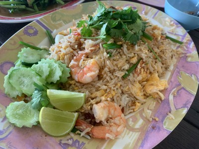 ข้าวผัดกุ้งจานใหญ่