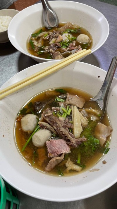 ก๋วยเตี๋ยวเนื้อเจ๊ผอม ตลาดปีระกา