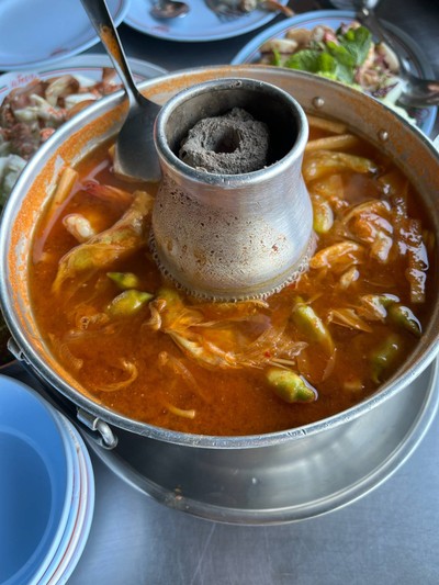 แกงส้มกุ้งดอกแค