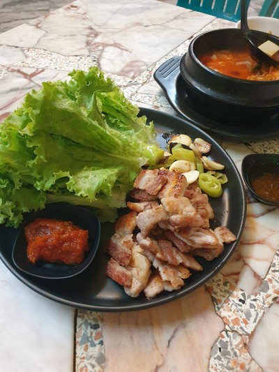 อาหาร หรือ เครื่องดื่ม