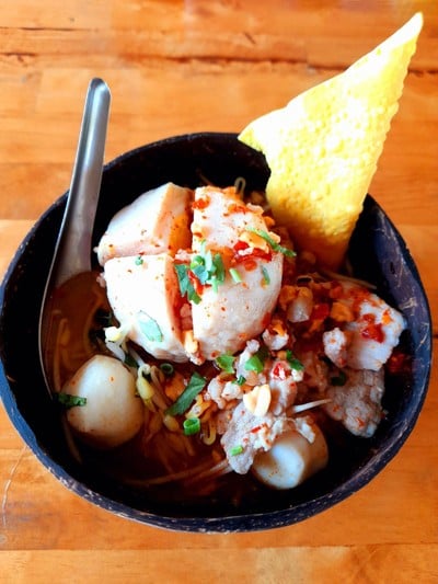 ก๋วยเตี๋ยวต้มยำไข่มังกร