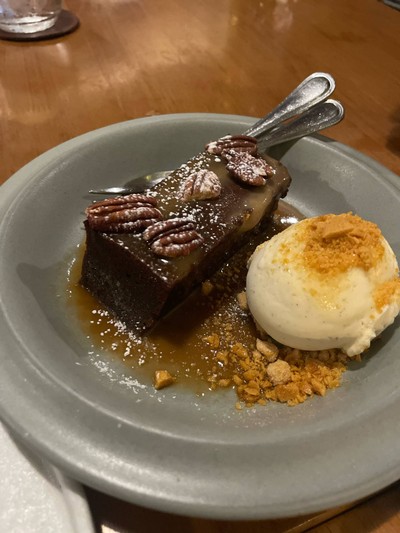 Sticky date pudding