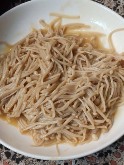 เห็ดเข็มทองผัดเนย