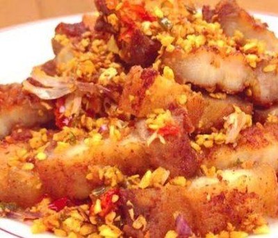 หมูกรอบคั่่วพริกเกลือ