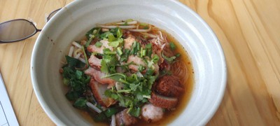 เส้นหมี่ต้มยำหมูเด้ง