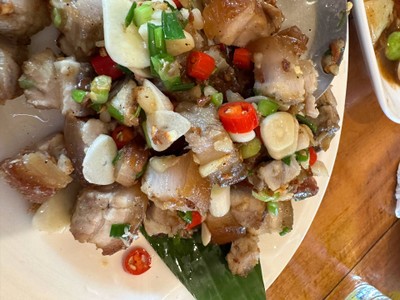 หมูกรอบผัดพริกเกลือ
