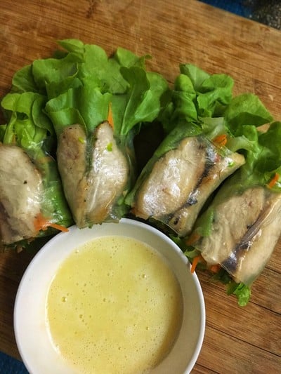 โรลไก่พริกไทยดำ+น้ำสลัดมายองเนส