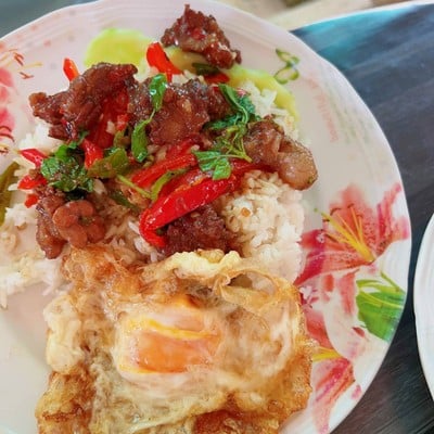 กะเพราเนื้อไข่ดาว